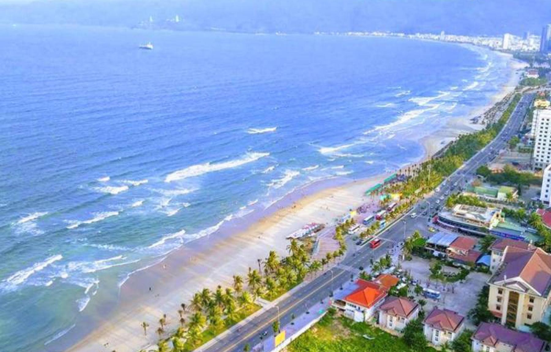 Bãi biển trải dài nhiều km