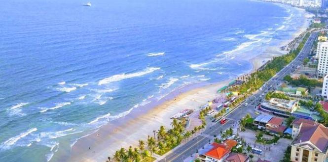 Bãi biển trải dài nhiều km